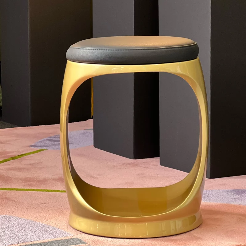 Photo_01_Decorex_0922_Signet_Ring_Gold_Tinged_Leaves_Lush_01_carree