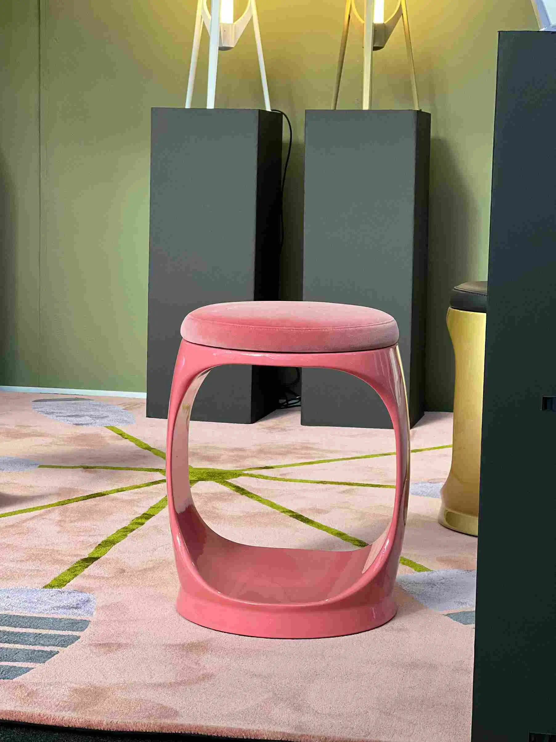 Photo_02_Decorex_1022_Signet_Ring_Gold_Pink_008