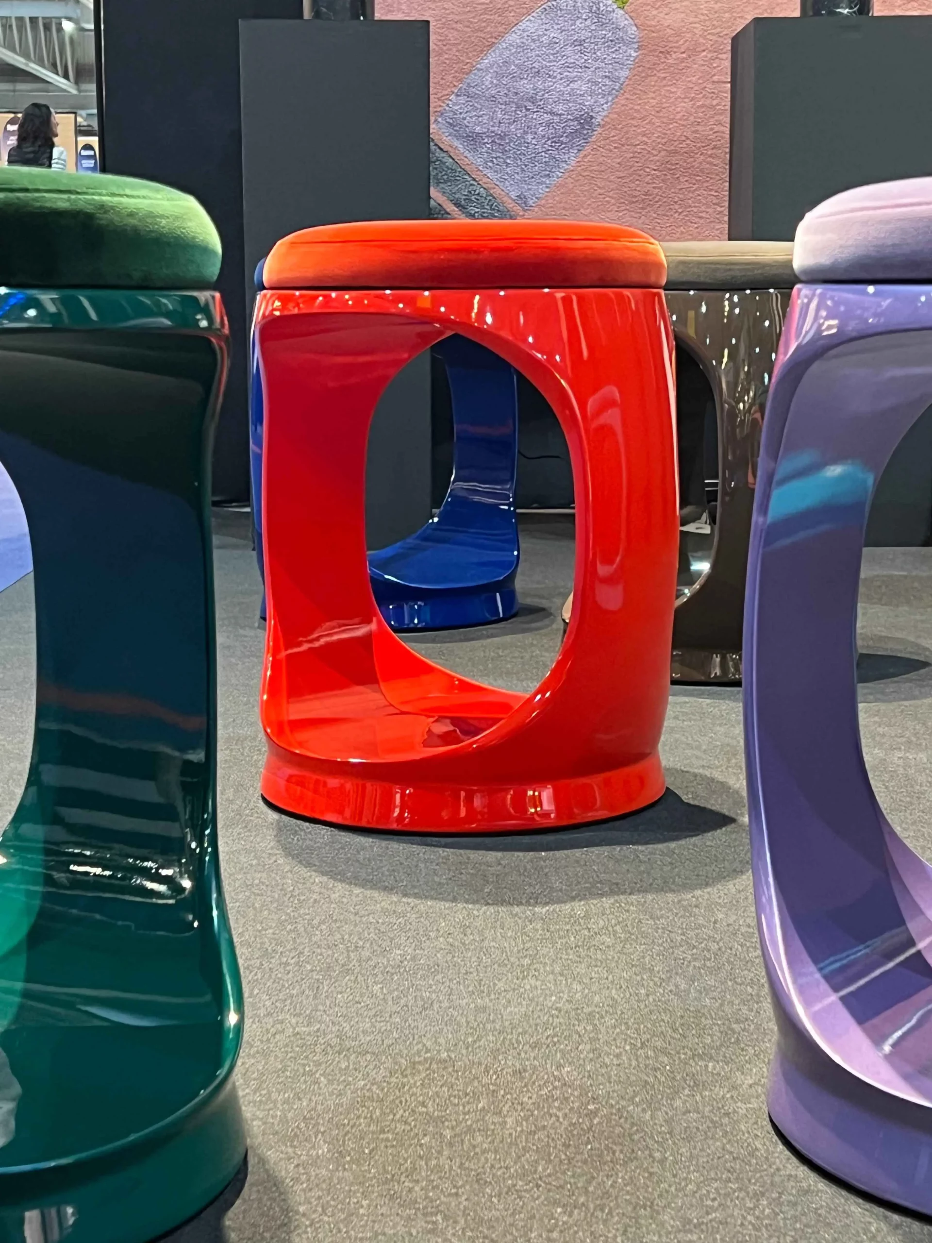 Photo_02_M&O_0123_stand_products_Signet_Ring_Red