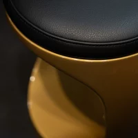 Photo_03_M&O_0923_stand_products_Signet_Ring_Gold_01