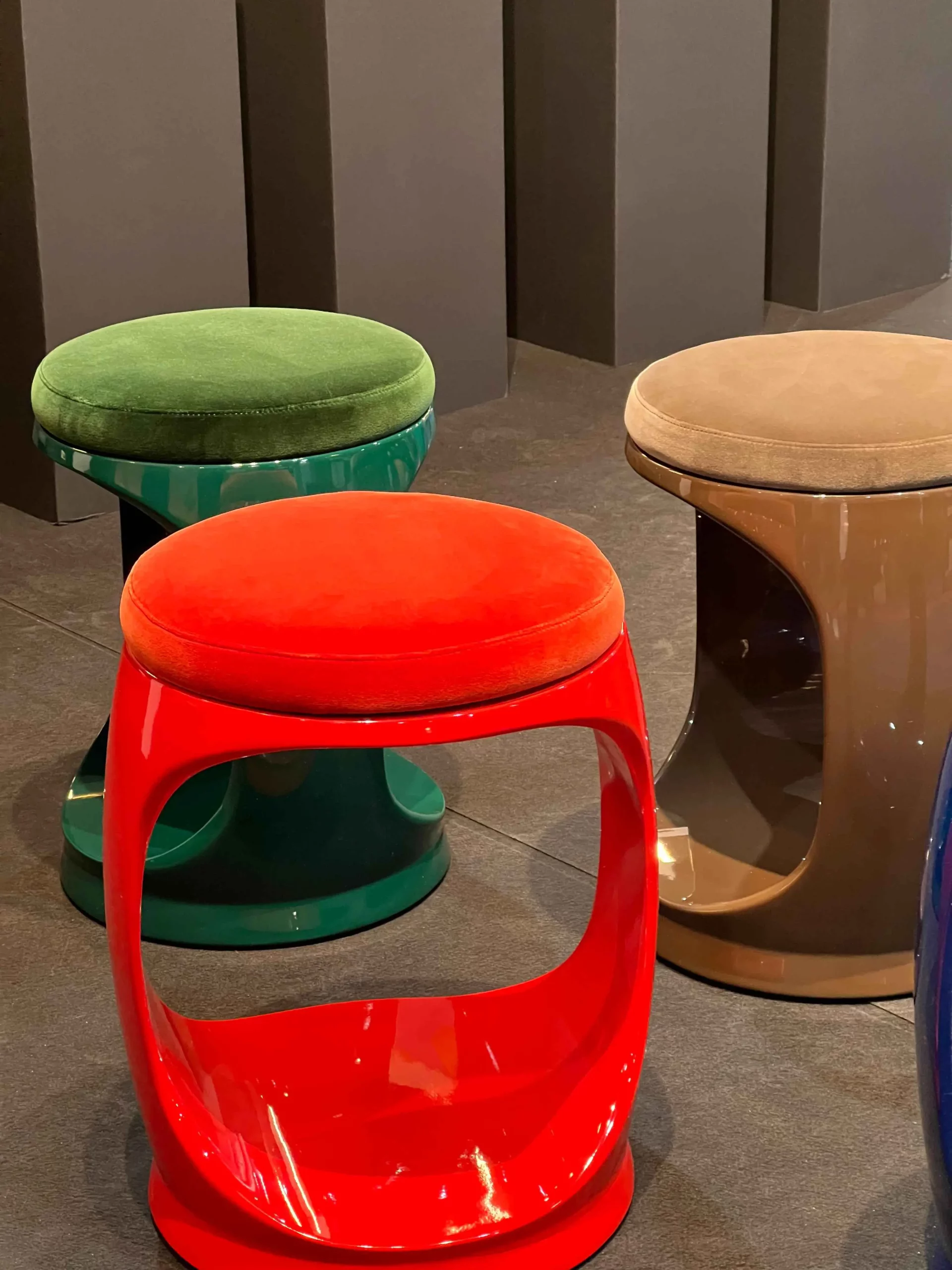 Photo_06_M&O_0123_stand_products_Signet_Ring_Red_02