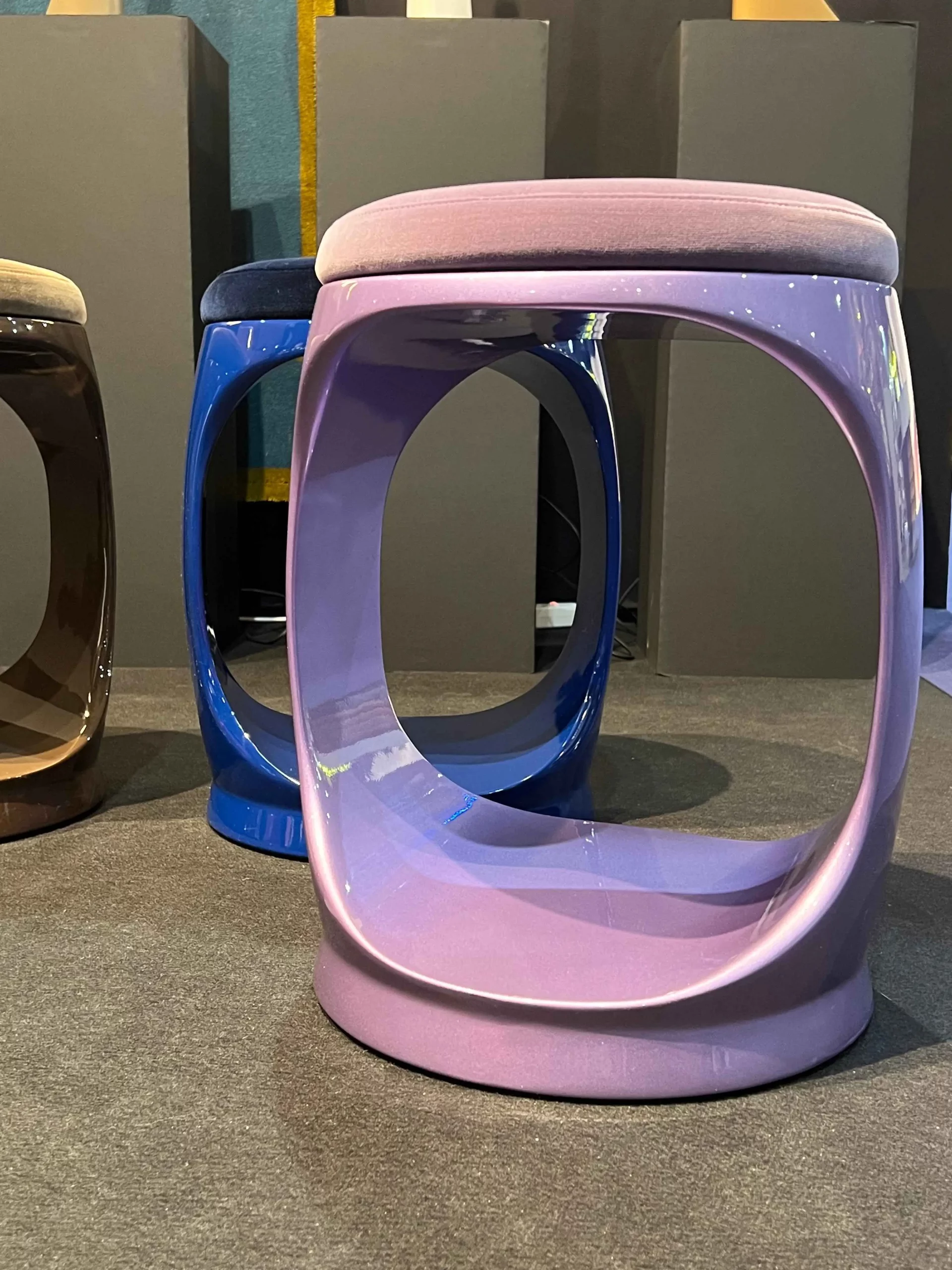 Photo_07_M&O_0123_stand_products_Signet_Ring_Lilac_01