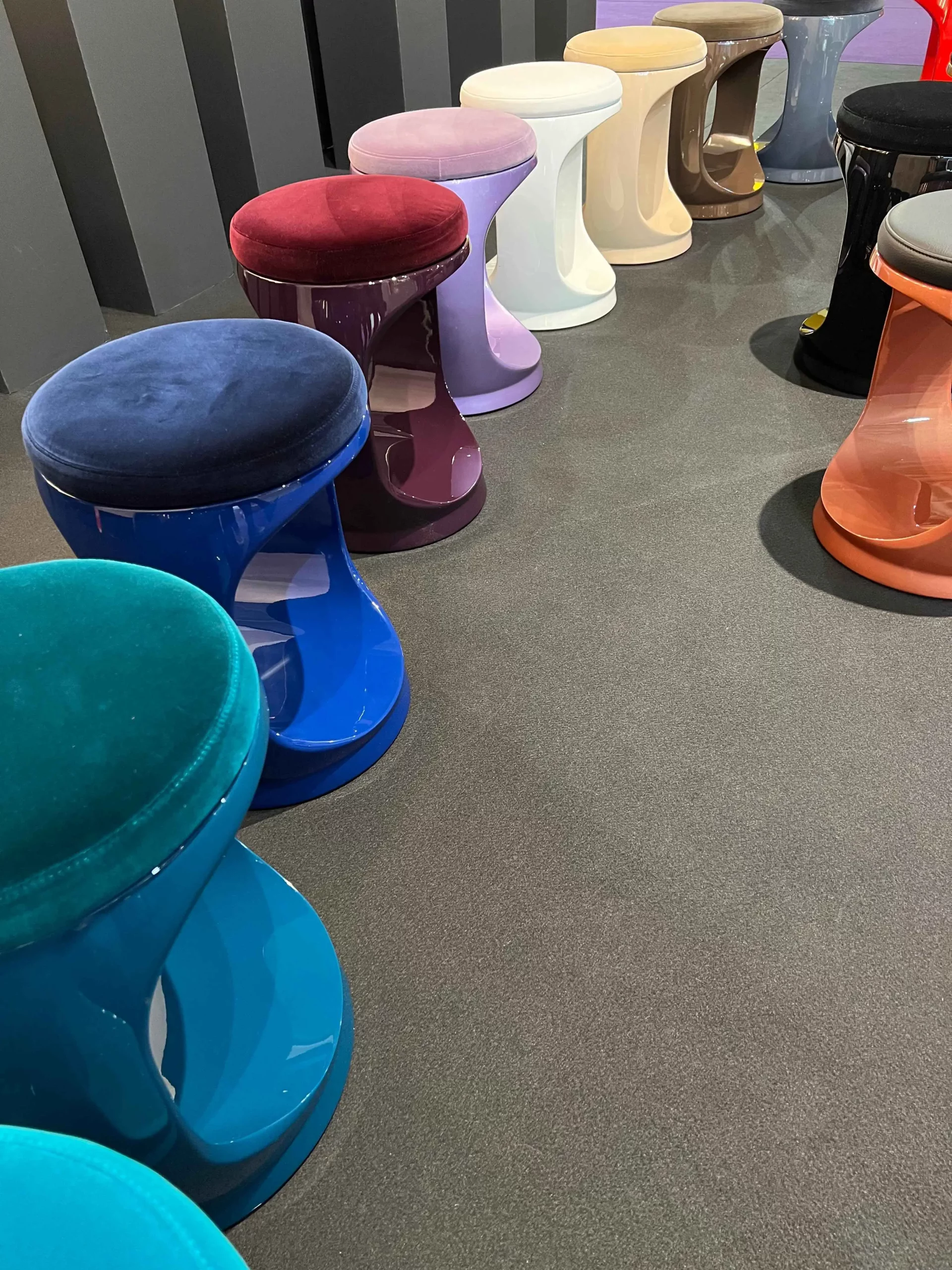 Photo_07_M&O_0124_stand_products_Signet_Ring_02_7