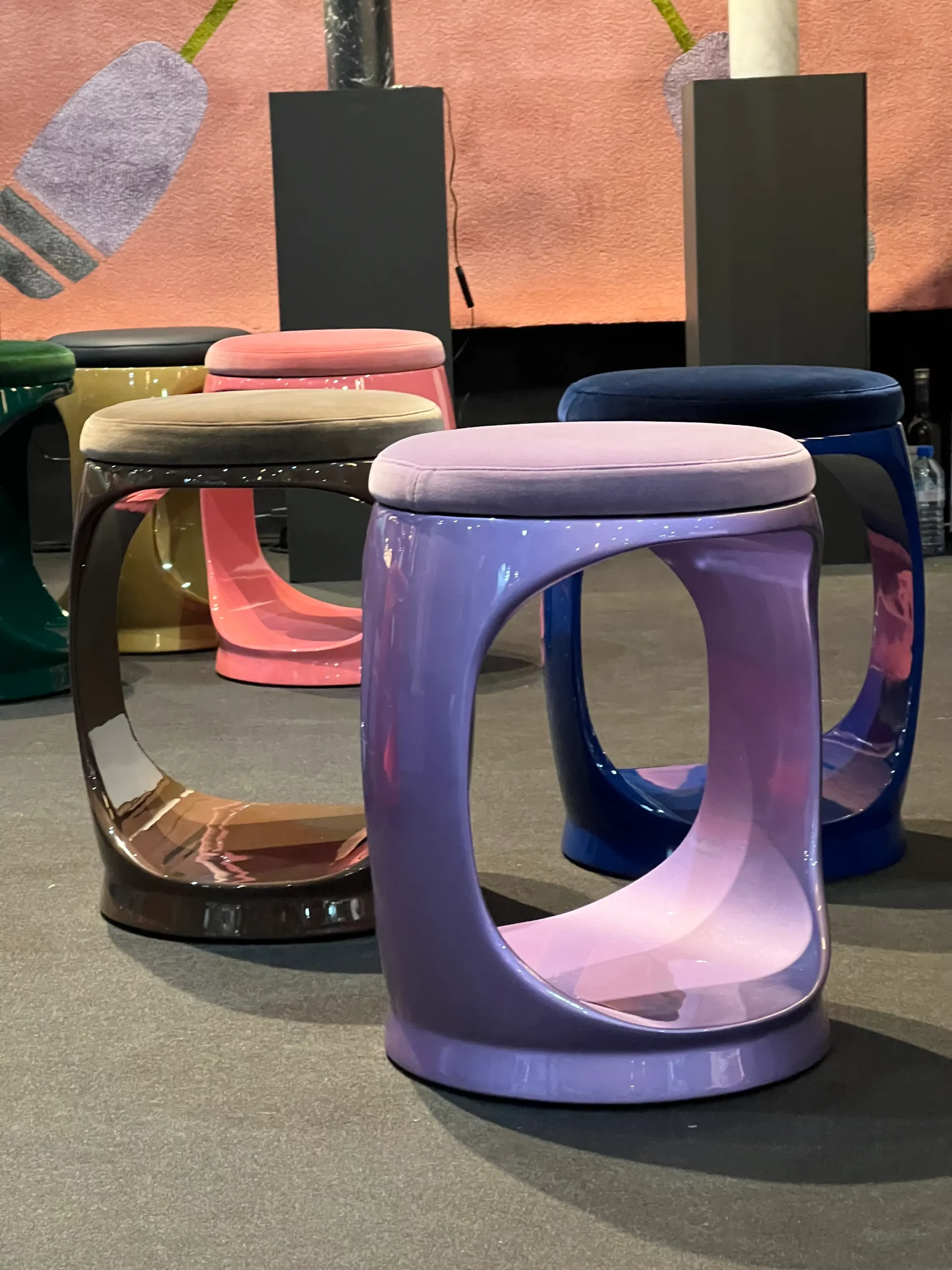 Photo_08_M&O_0123_stand_products_Signet_Ring_Lilac_02