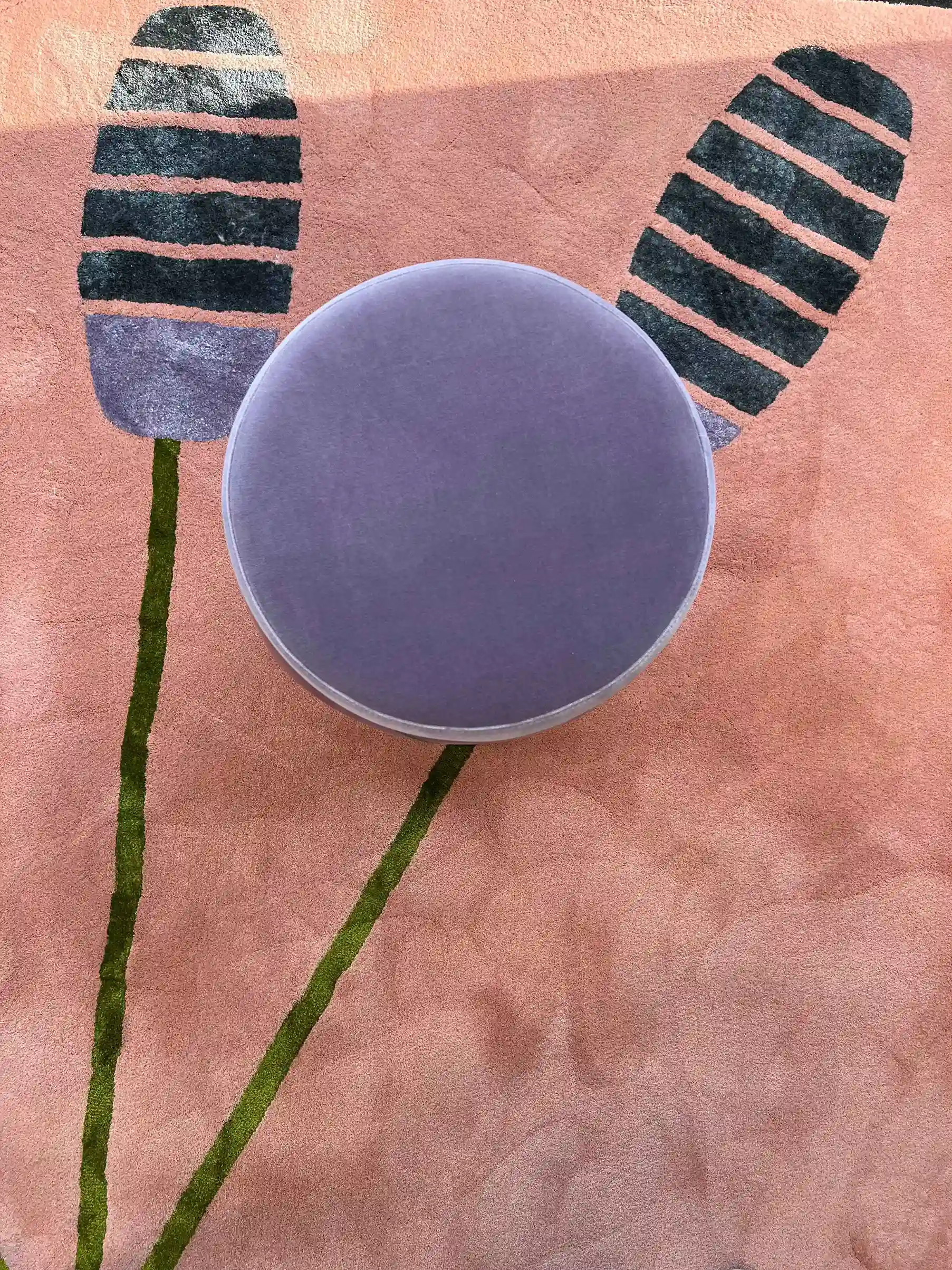 Photo_09_Decorex_1022_Signet_Ring_Top_Lilac_Tinged_Leaves_Lush_01