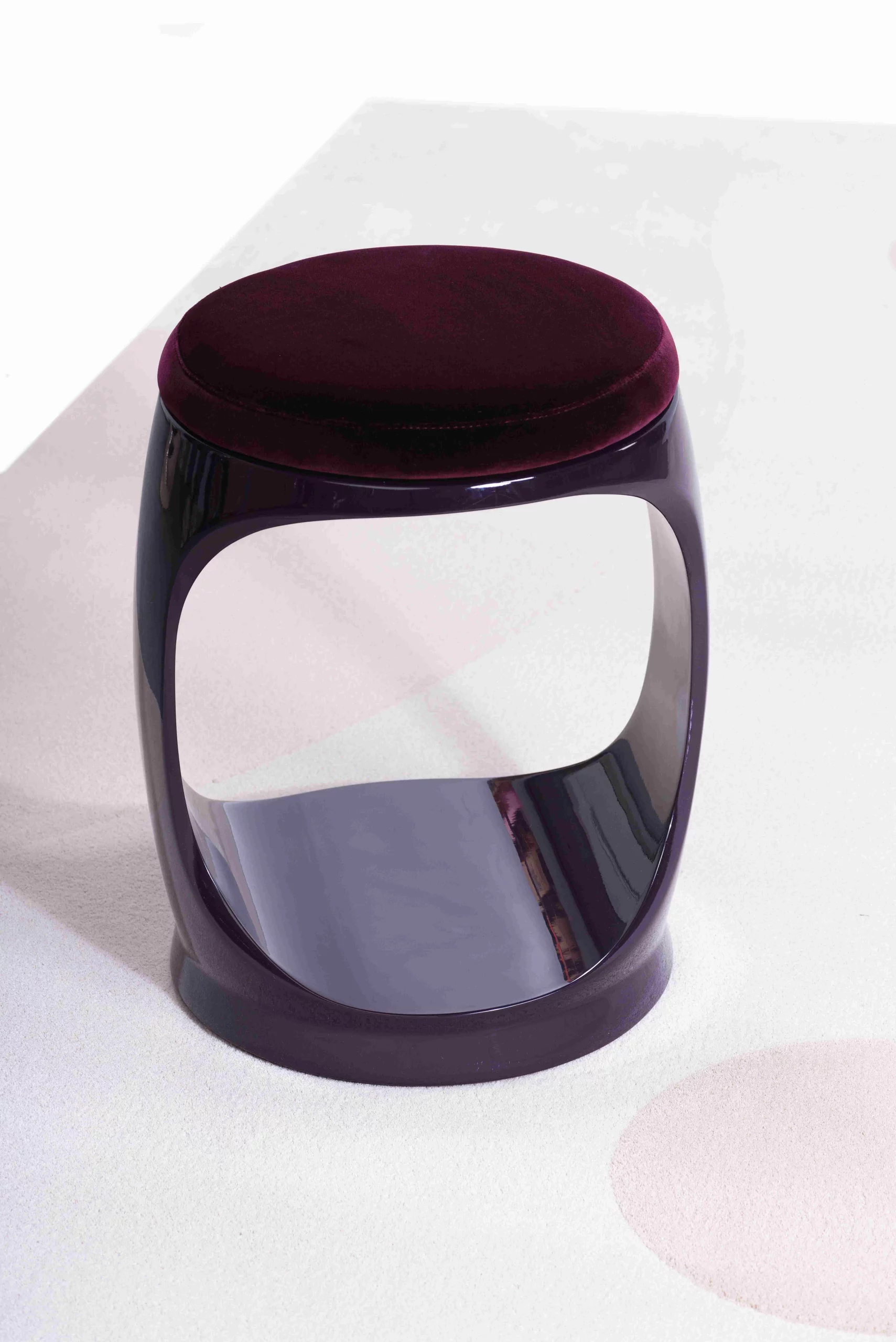 Photo_01_Signet_Ring_aubergine_stool_Planets_Milky_Way_rug_CA_01_1