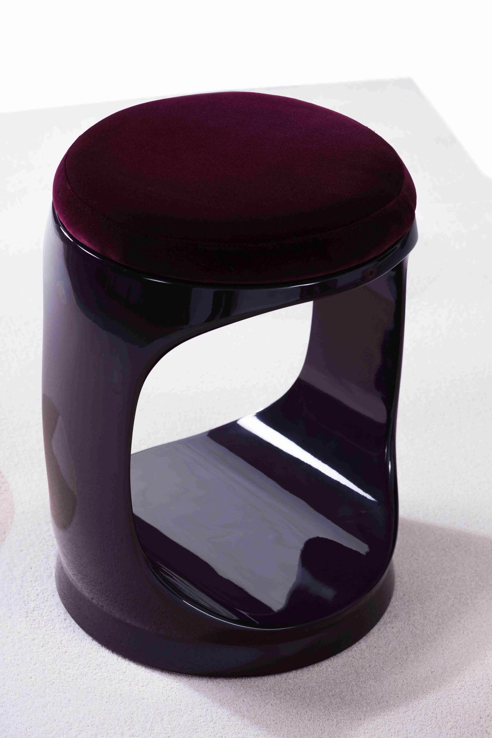 Photo_03_Signet_Ring_aubergine_stool_Planets_Milky_Way_rug_CA_05_2
