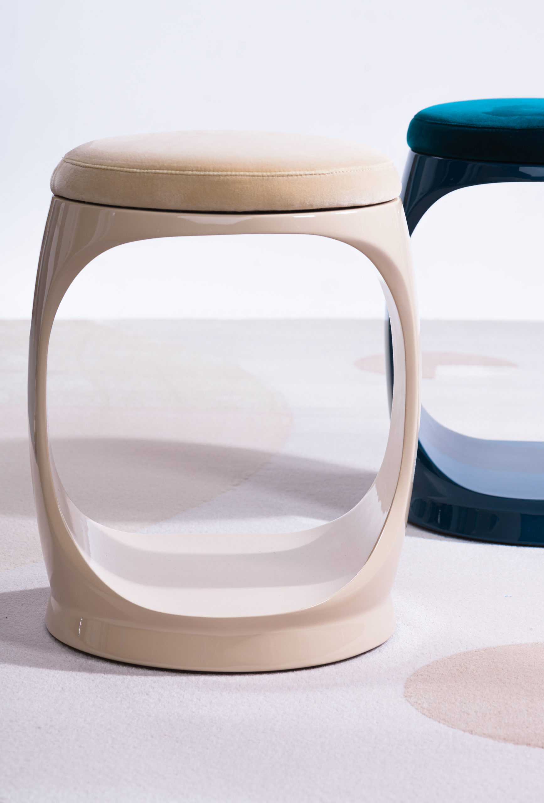 Photo_04_Signet_Ring_Beige_Teal_Green_stools_Planets_Milky_Way_rug_CA_011