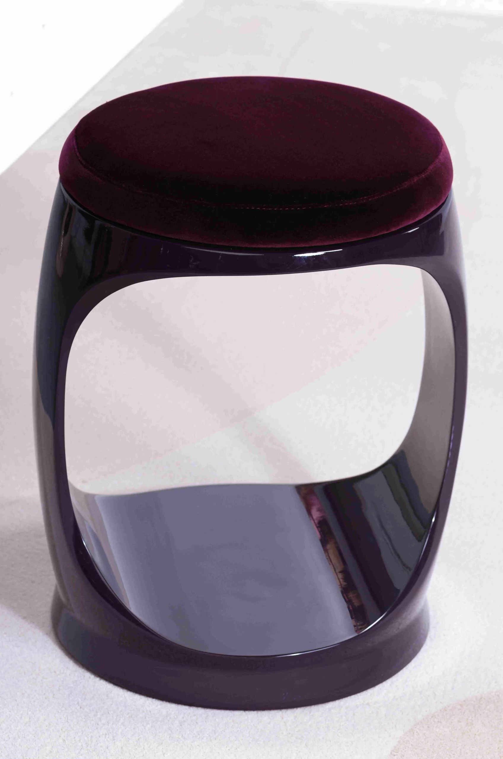 Photo_04_Signet_Ring_aubergine_stool_Planets_Milky_Way_rug_CA_02_3