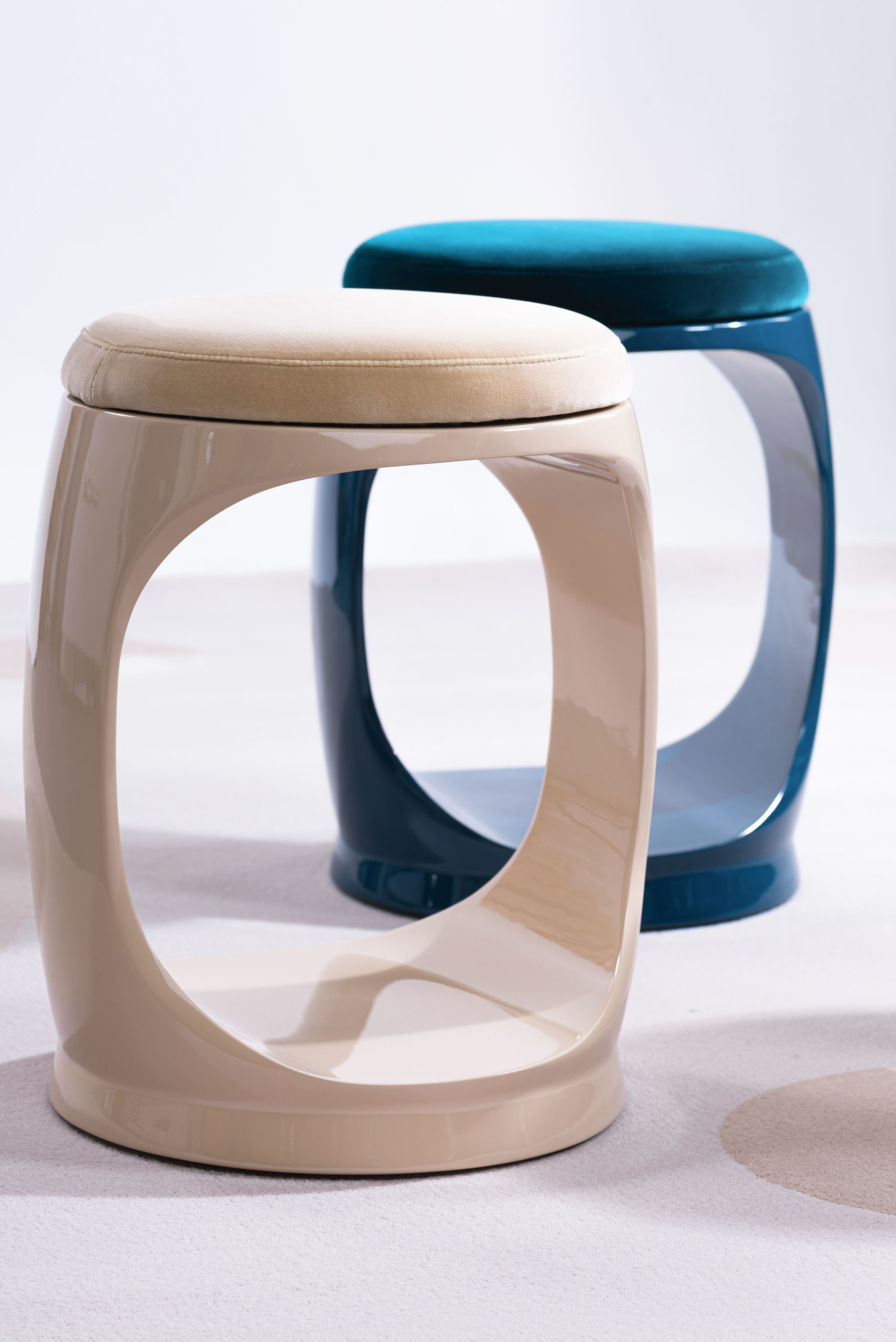 Photo_05_Signet_Ring_Beige_Teal_Green_stools_Planets_Milky_Way_rug_CA_012