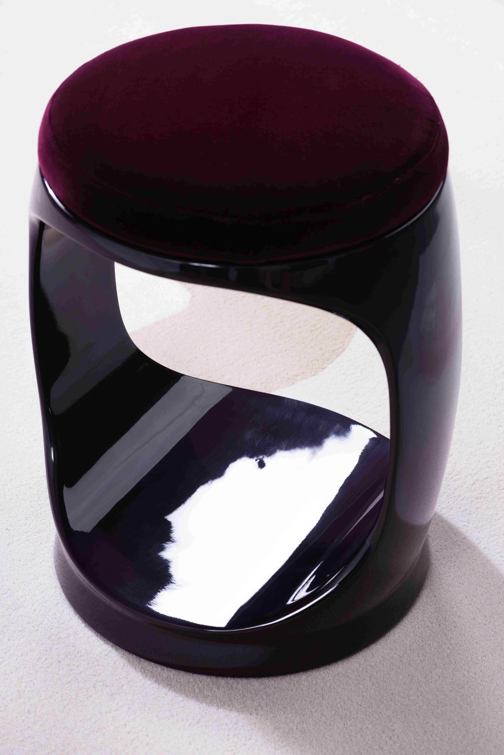 Photo_05_Signet_Ring_aubergine_stool_Planets_Milky_Way_rug_CA_06_4