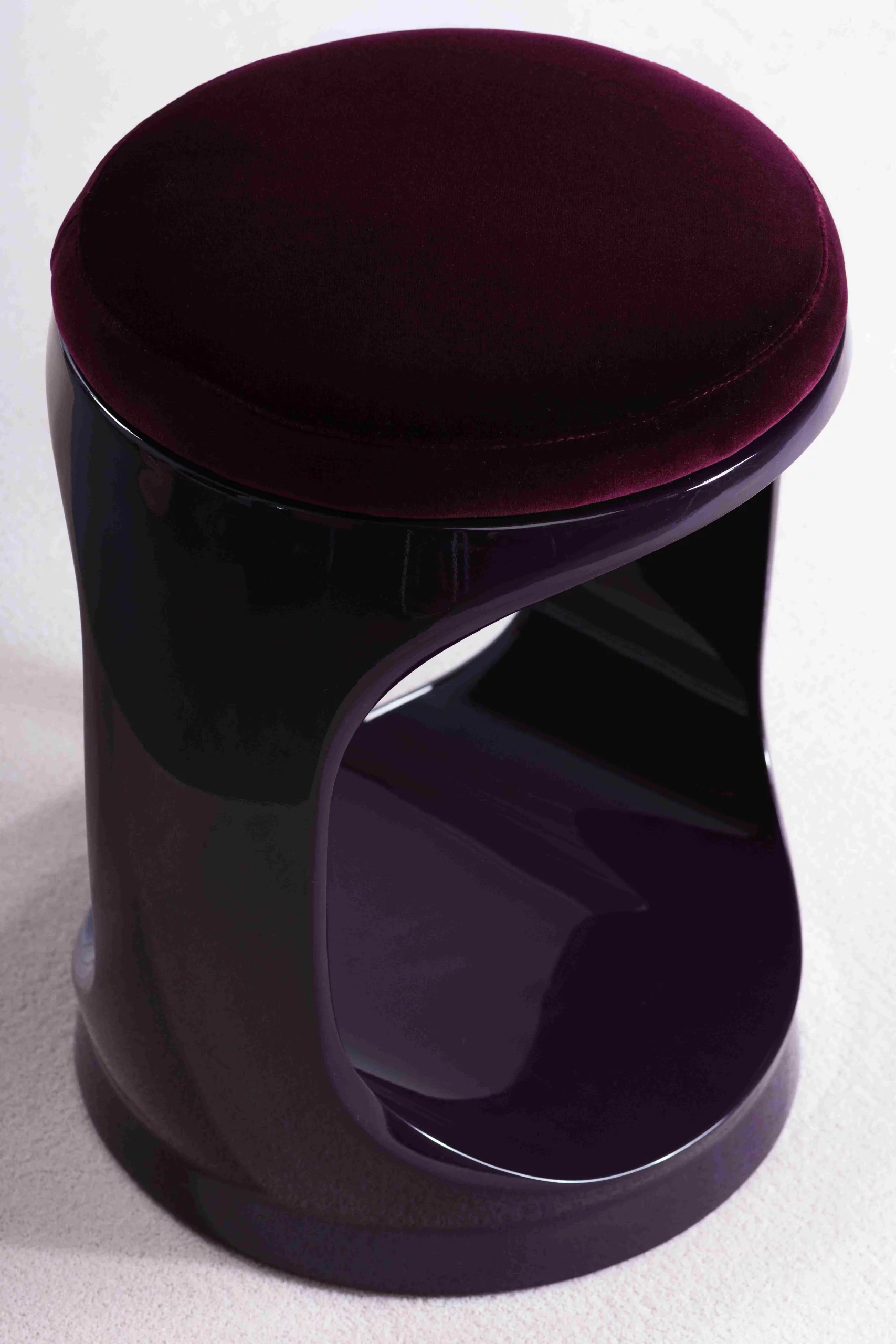 Photo_06_Signet_Ring_aubergine_stool_Planets_Milky_Way_rug_CA_03_5