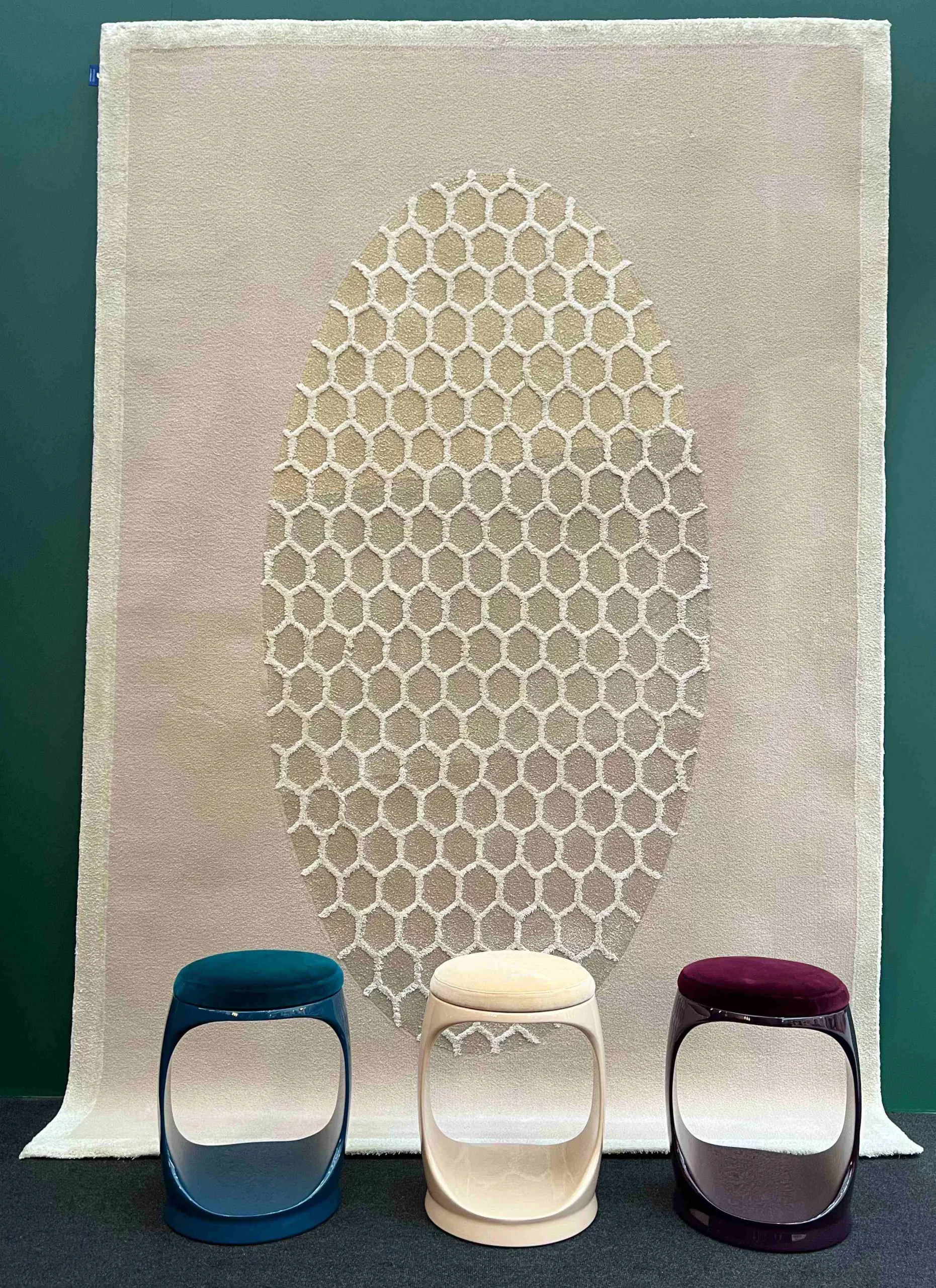 Photo_07_Decorex_1023_Signet_Ring_aubergine_beige_teal_green_011_7