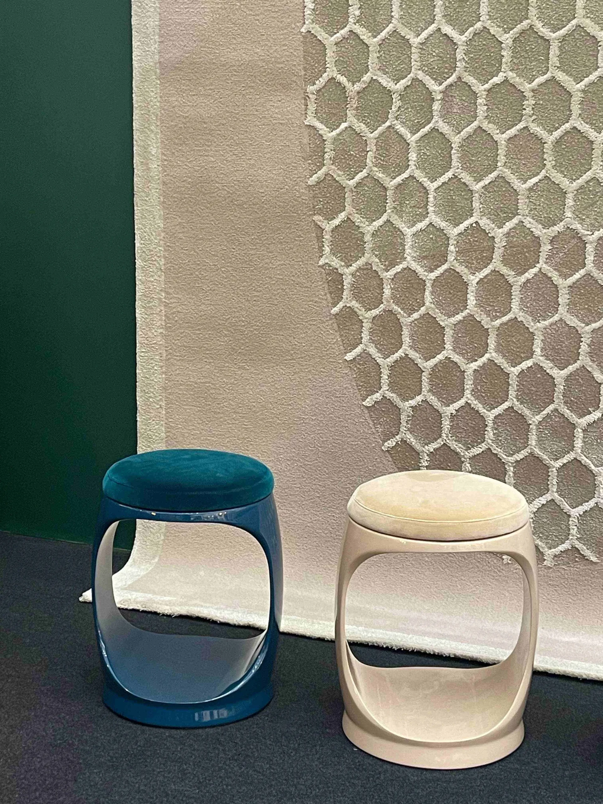 Photo_08_Decorex_1023_Signet_Ring_Beige_Teal_Green_01_8